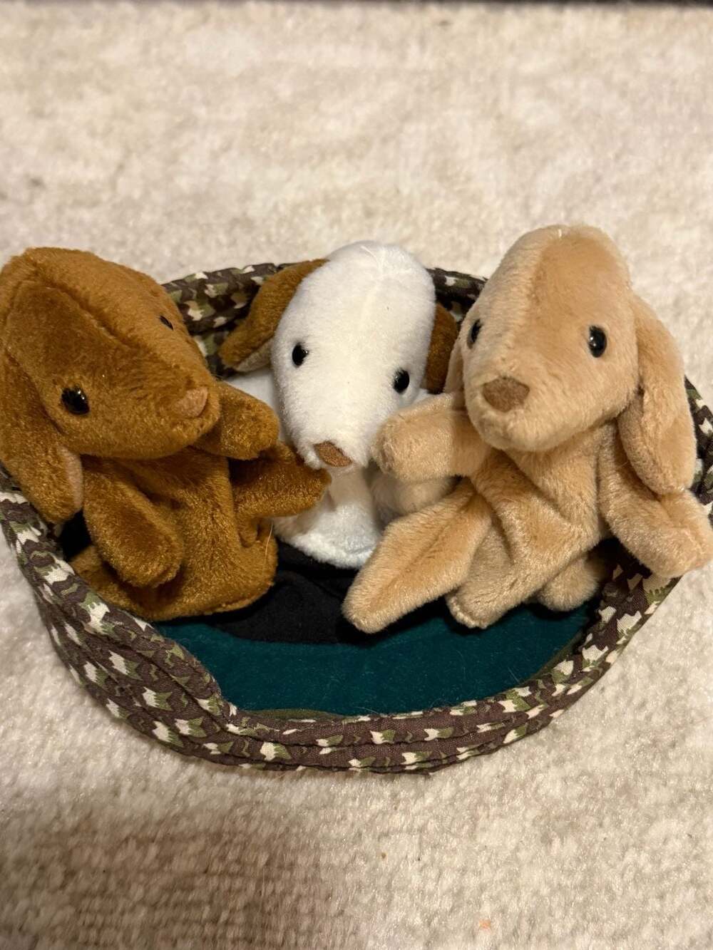 Folkmanis Vintage Puppies in a Basket Finger Puppets Plush Toy